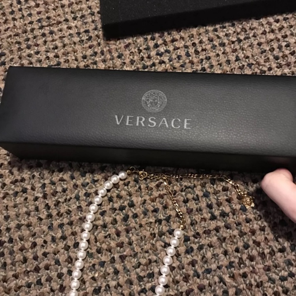 Versace pearl necklace - Picture 4 of 13
